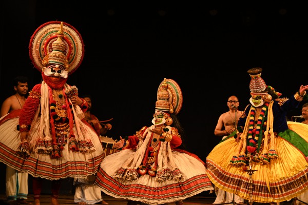 Breathtaking Kathakali performance mesmerises puneites on Day2 of Sindhu Dance Fest